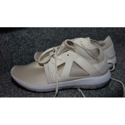 nieuw champagne creme gympen