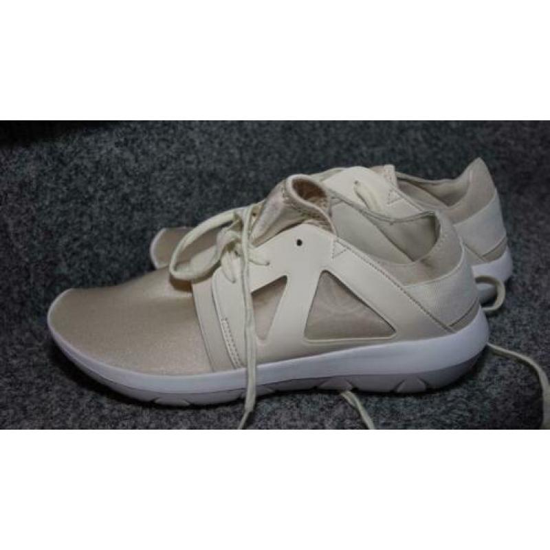 nieuw champagne creme gympen