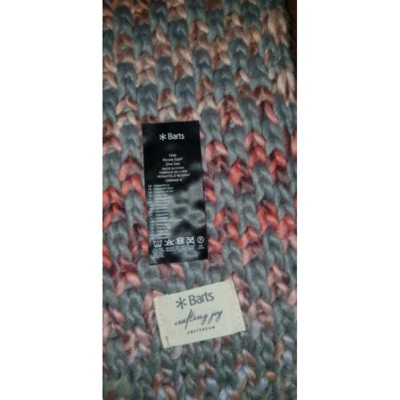 Nieuwe muts en shawl barts