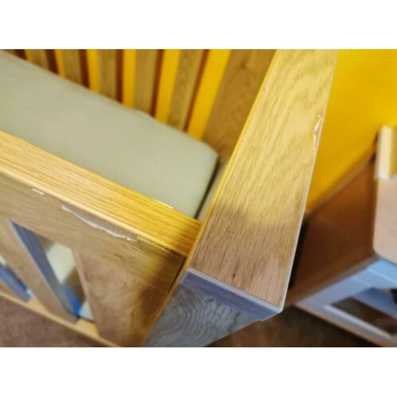 Babykamer: commode, ledikant, plank, matras, verschoonkussen