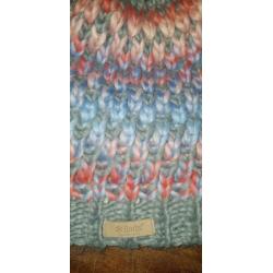 Nieuwe muts en shawl barts