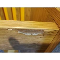 Babykamer: commode, ledikant, plank, matras, verschoonkussen