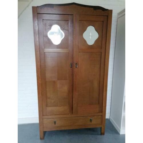 Mooie oude kast van 2 mtr hoog 1, 05 mtr breed en 40cm diep