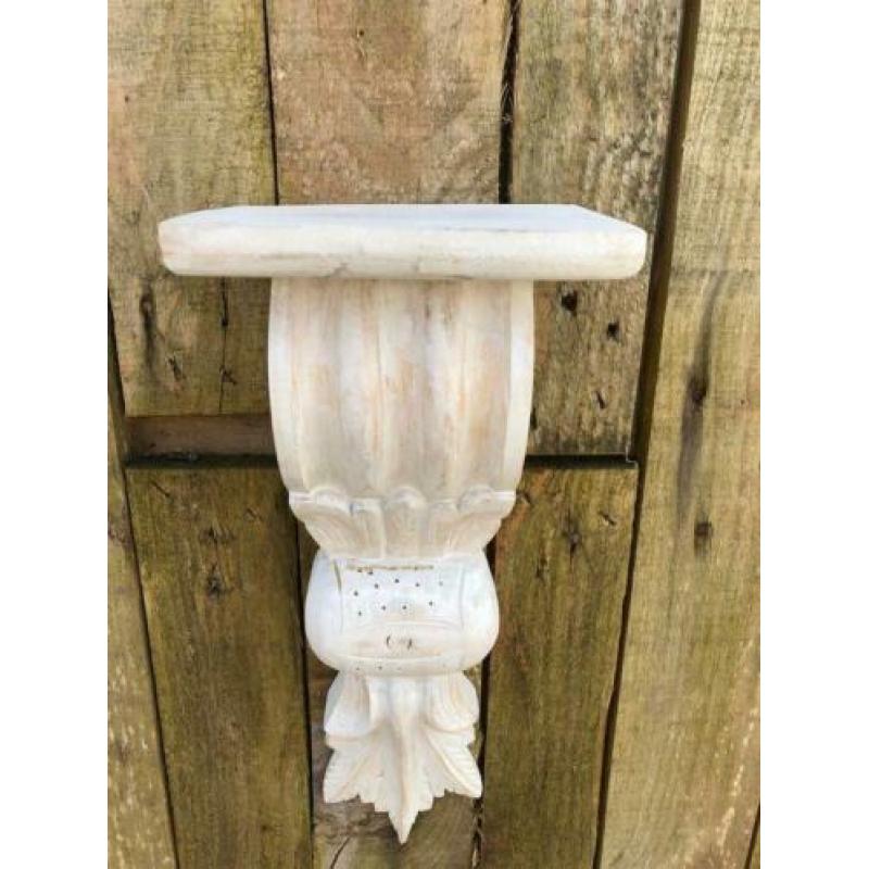 Wandconsole, gesneden uit koloniaals hout, er fraai!