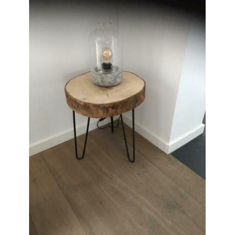 Boomstam bijzettafel ( nieuw )