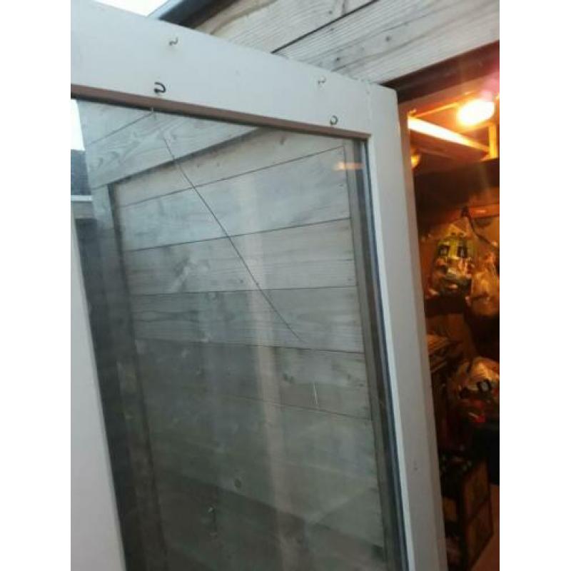 hardhouten deur met kozijn