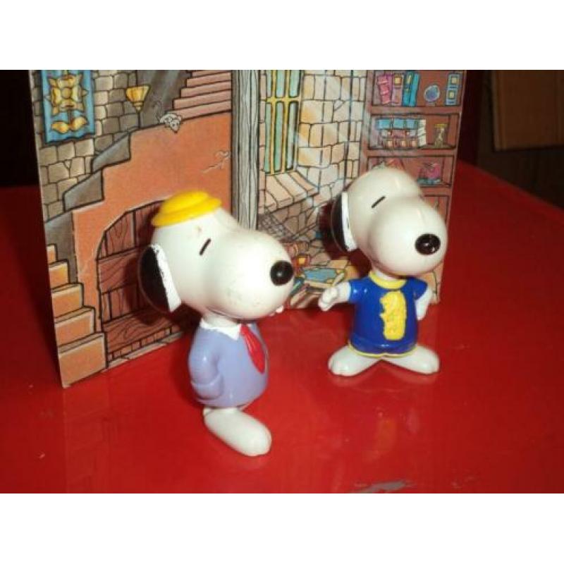 2 McDonalds Poppetjes van SNOOPY World Tour [Peanuts]