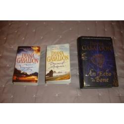 Outlander diana gabaldon 3 boeken engels voyager drums echo!