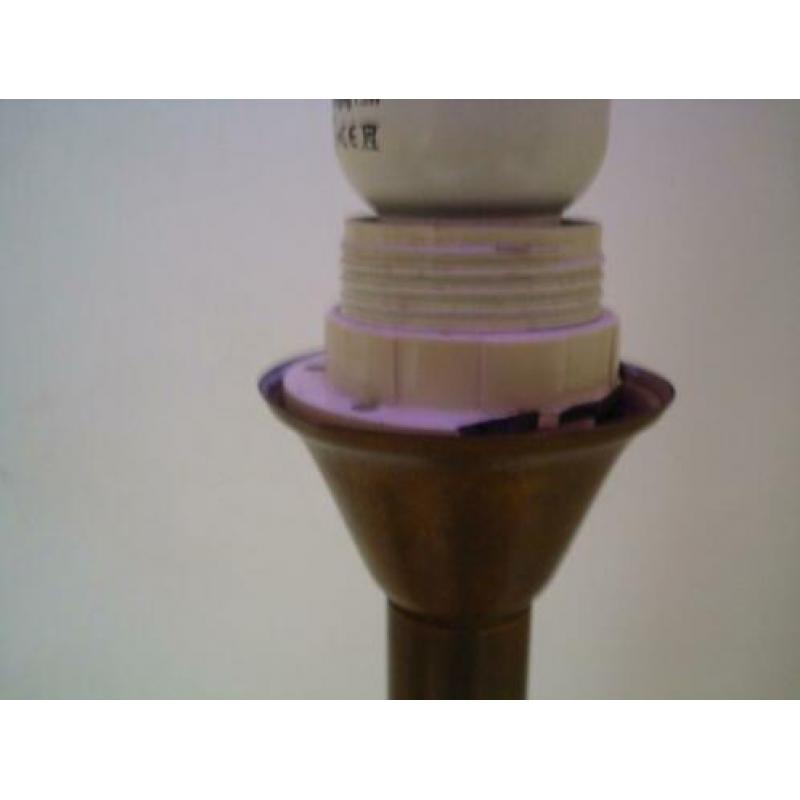 Een messing vloerlamp zonder kap uit 30e jaren