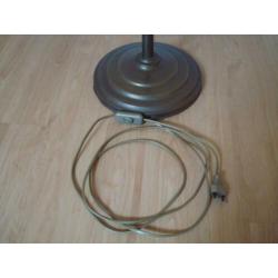 Een messing vloerlamp zonder kap uit 30e jaren