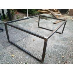 Metalen rek voor afzuigkap of salontafel