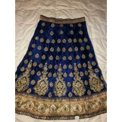 Goud- donker blauwe lehenga/ gharara.