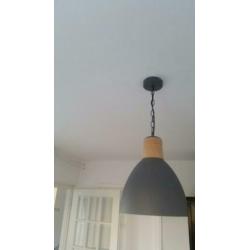 Grijze indusstrieele hanglamp staal met eiken,