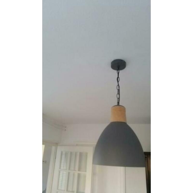 Grijze indusstrieele hanglamp staal met eiken,