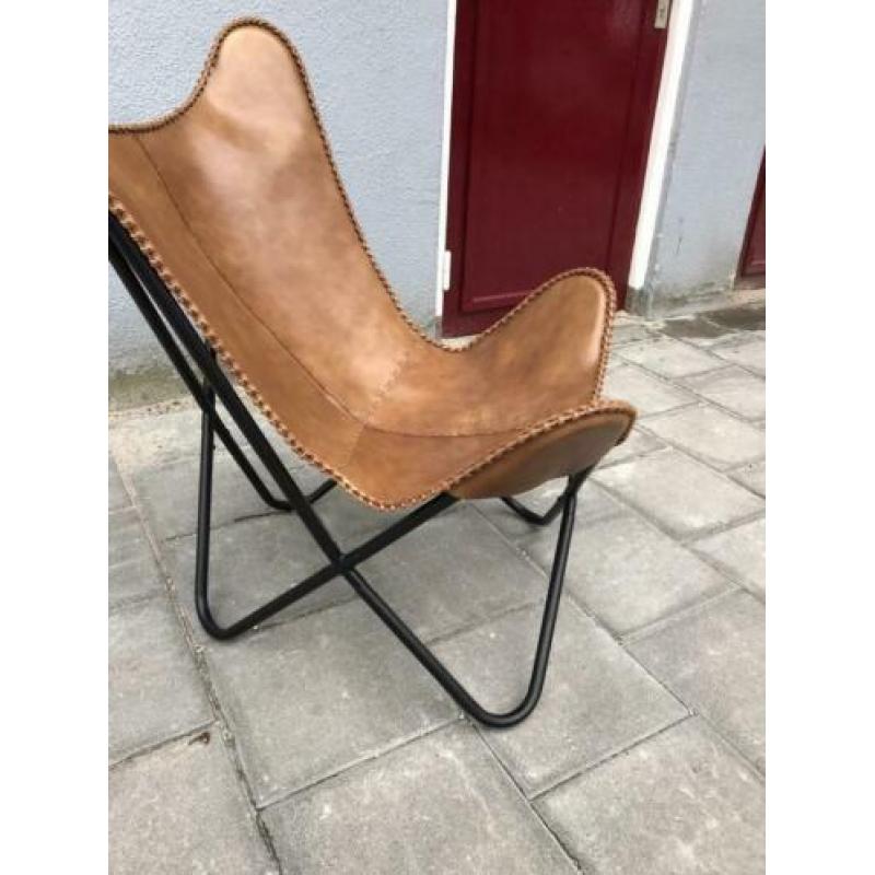 Design vlinderstoel.cognac leer met stevig demontabel frame.