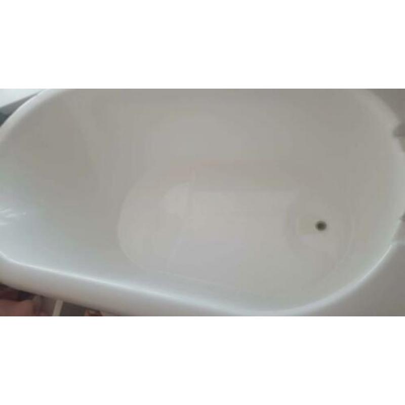 wit zowat nieuw babybadje te koop