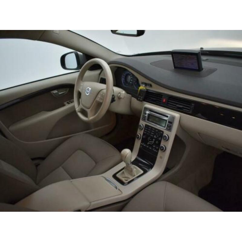 Volvo V70 2.0D 136PK NAVIGATIE / TREKHAAK / / AIRCO-ECC / CR