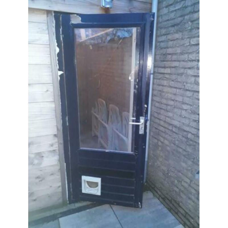 hardhouten deur met kozijn