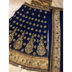 Goud- donker blauwe lehenga/ gharara.
