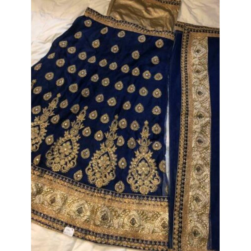 Goud- donker blauwe lehenga/ gharara.