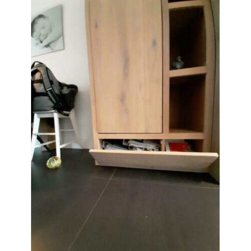 Eiken kast