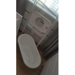 wit zowat nieuw babybadje te koop