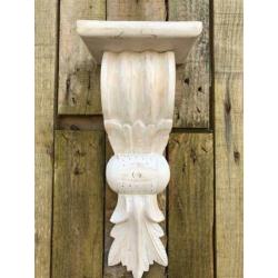 Wandconsole, gesneden uit koloniaals hout, er fraai!