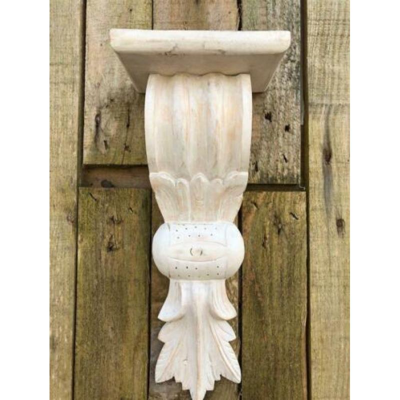 Wandconsole, gesneden uit koloniaals hout, er fraai!