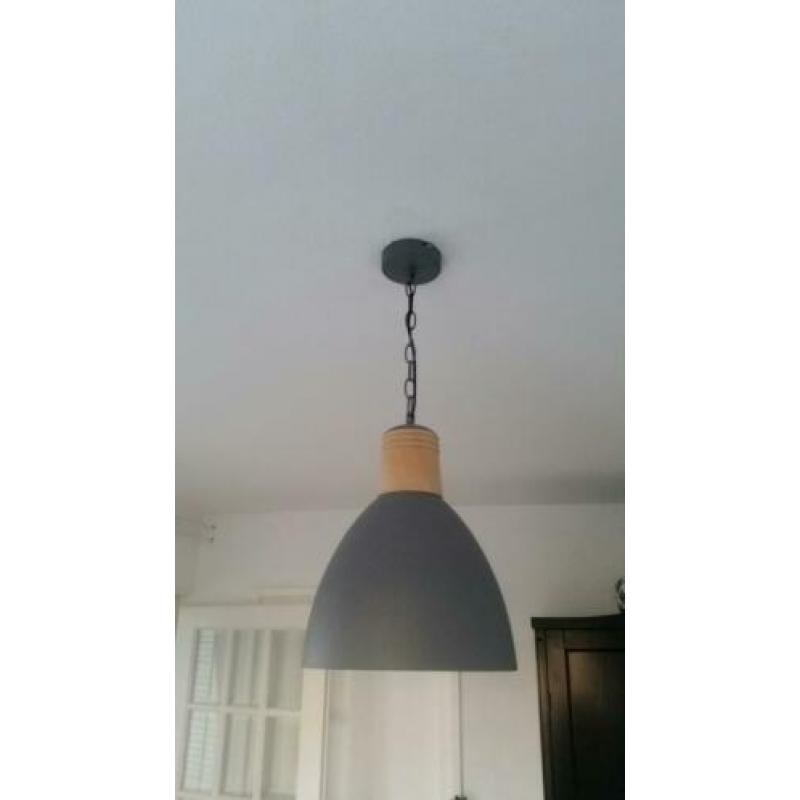 Grijze indusstrieele hanglamp staal met eiken,