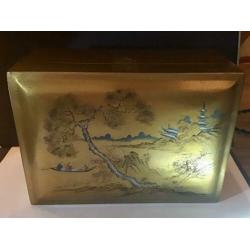 Oude japanse lakdoos goud kleur handbeschilderd