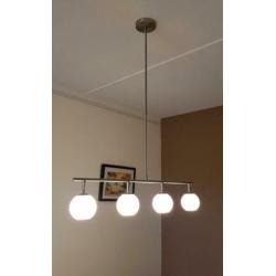 Te koop hanglamp met vier melkwitte bollen