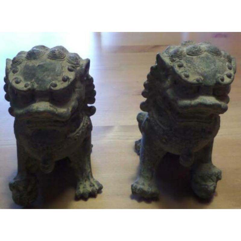 bronzen tempel leeuwen antiek