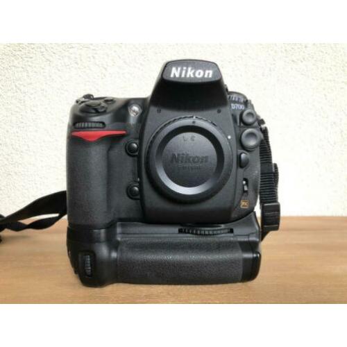 Nikon D700 + MB-D10 grip 16.046 clicks