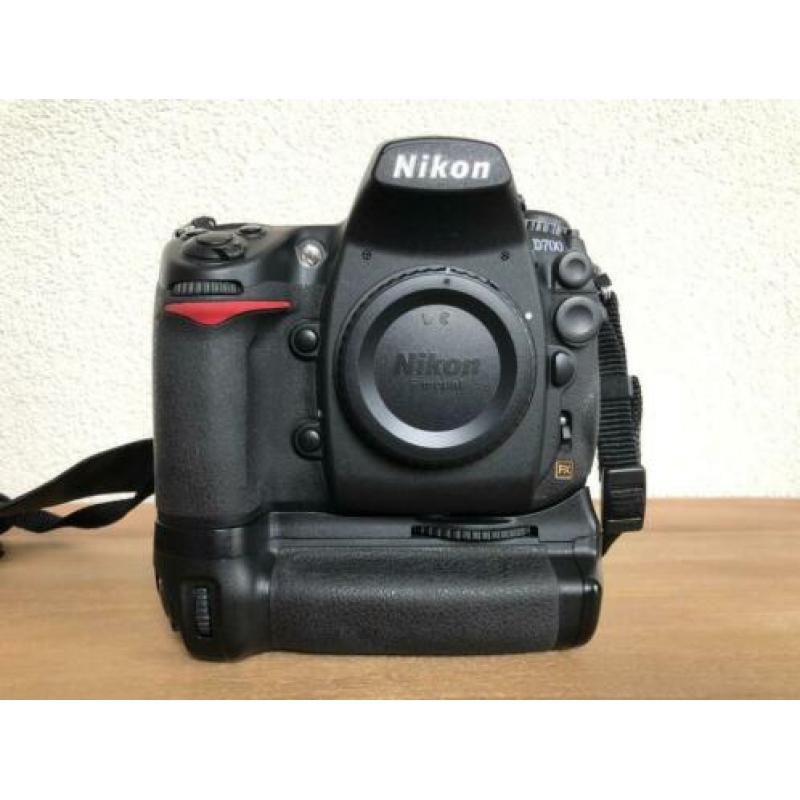 Nikon D700 + MB-D10 grip 16.046 clicks