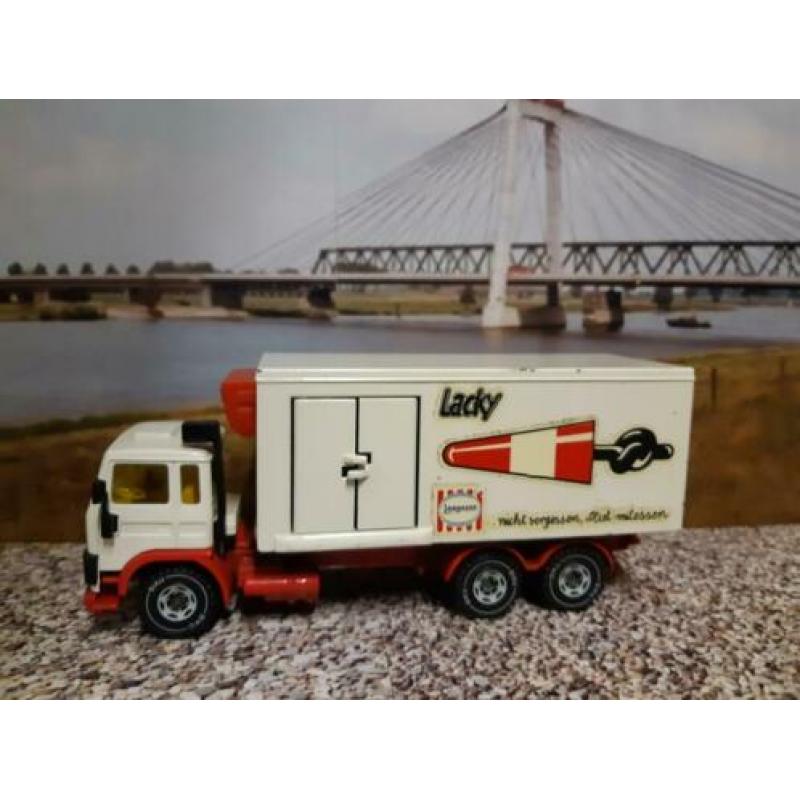 siku Volvo F& koel-diepvries wagen Lacky (B)