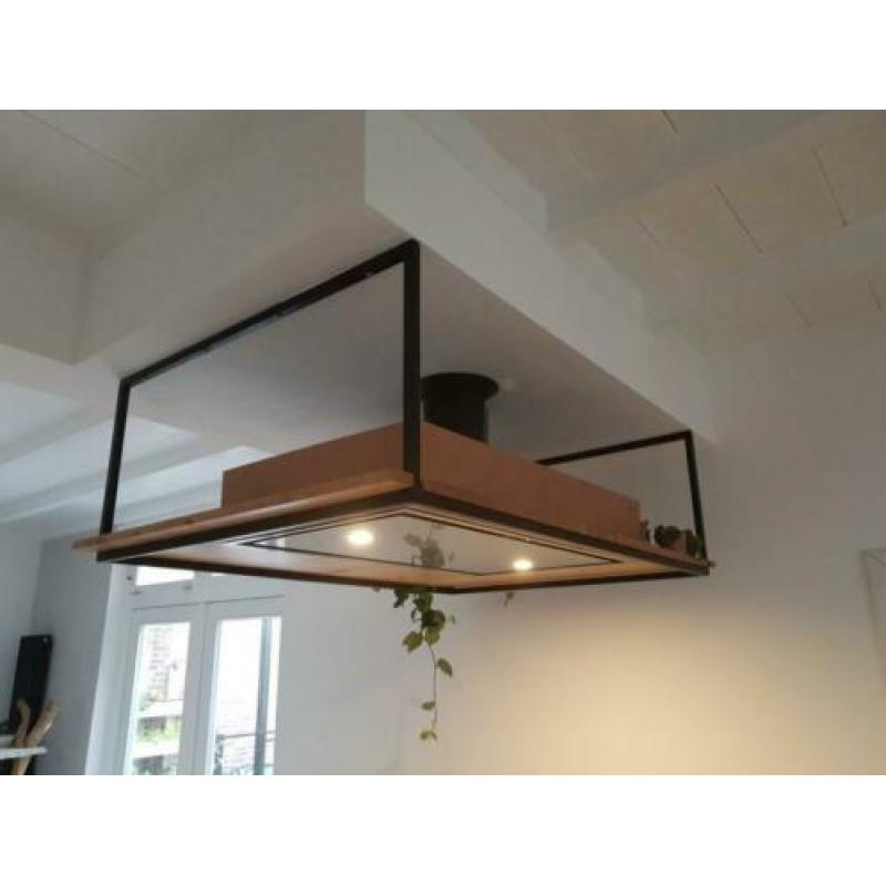Metalen rek voor afzuigkap of salontafel