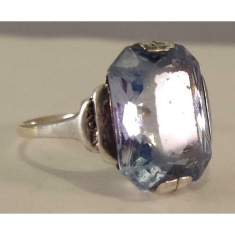 Antieke Art Deco ring met Blauwe Topaas. 14 karaat goud