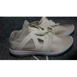 nieuw champagne creme gympen