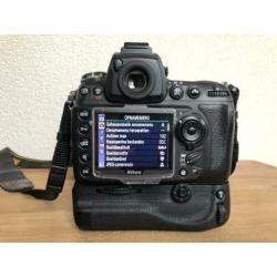 Nikon D700 + MB-D10 grip 16.046 clicks