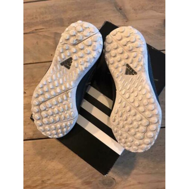 Adidas kunstgras voetbalschoen zwart maat 28