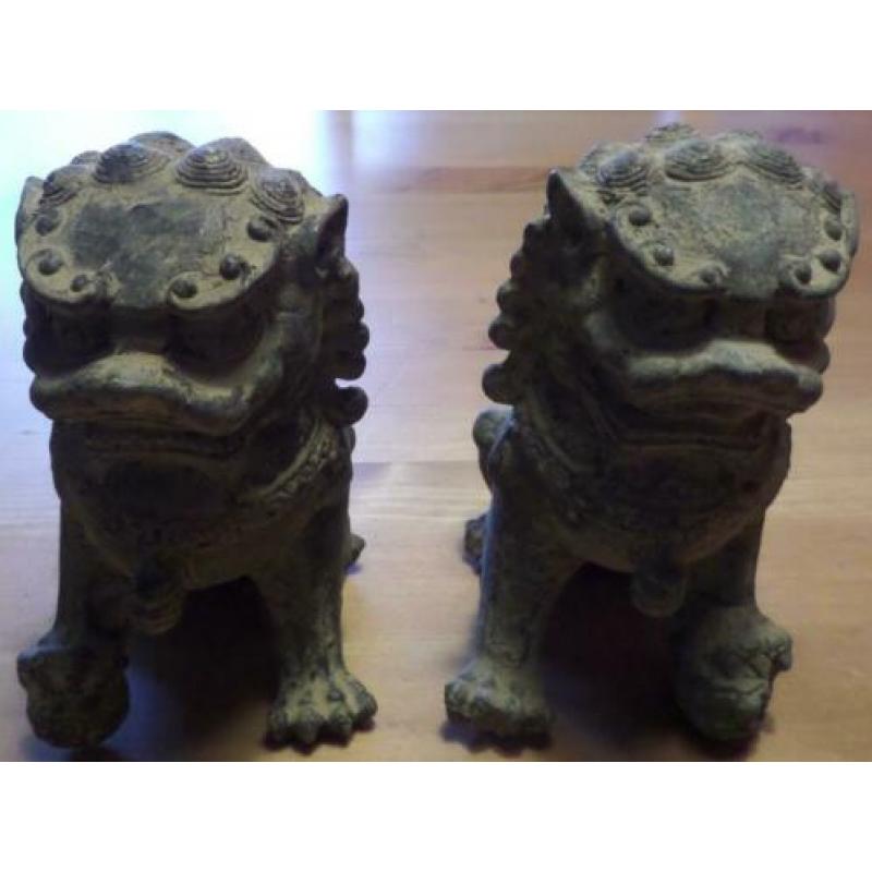 bronzen tempel leeuwen antiek