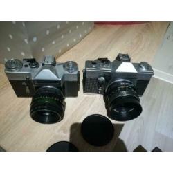 Analoge spiegelreflex camera Praktika-MTL3 en Zenit-E.
