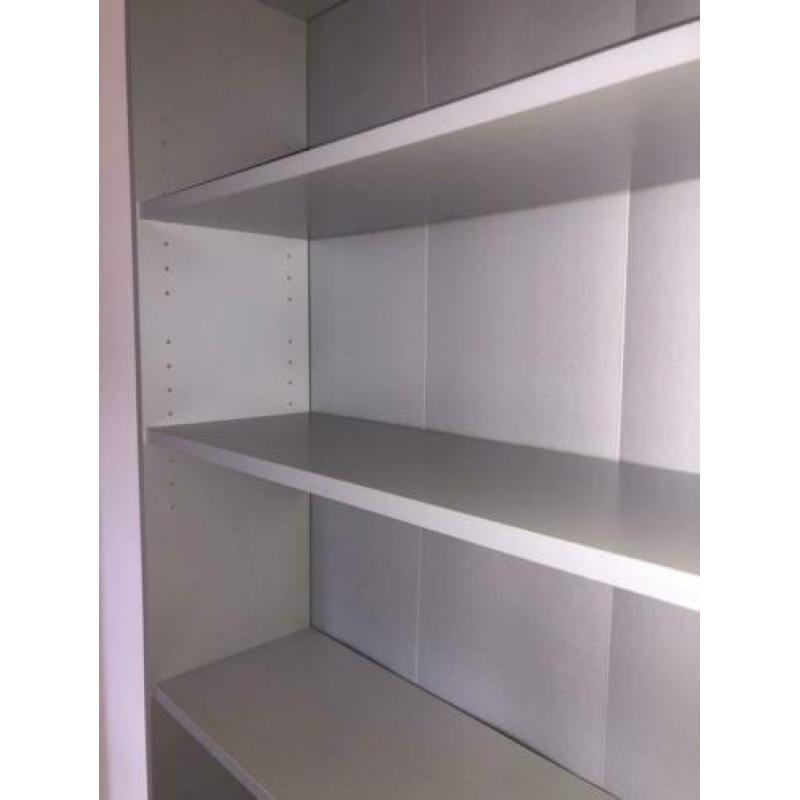 Billy boekenkast zilver/grijs 80x28x202