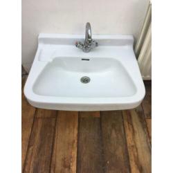 Vintage wasbak | in goede staat | klassieke wastafel | wit