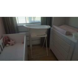 wit zowat nieuw babybadje te koop
