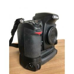 Nikon D700 + MB-D10 grip 16.046 clicks
