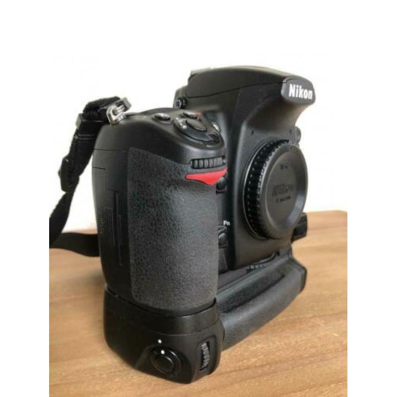 Nikon D700 + MB-D10 grip 16.046 clicks