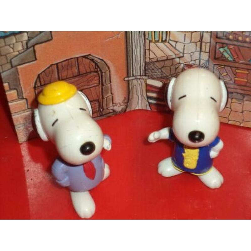 2 McDonalds Poppetjes van SNOOPY World Tour [Peanuts]