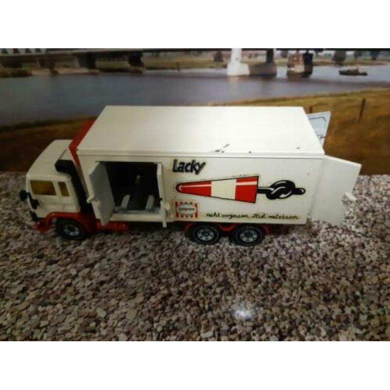 siku Volvo F& koel-diepvries wagen Lacky (B)
