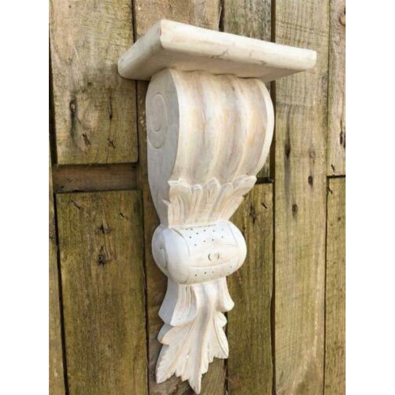 Wandconsole, gesneden uit koloniaals hout, er fraai!